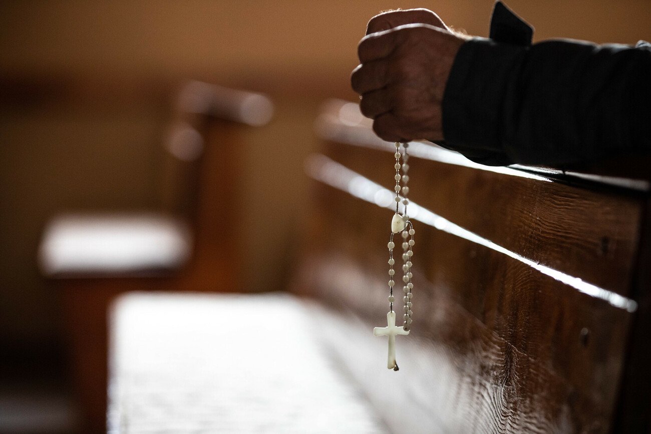 W Kornwalii jeden z księży, aby przyciągnąć wiernych na festiwal, zainstalował w kościele dwa dystrybutory piwa.