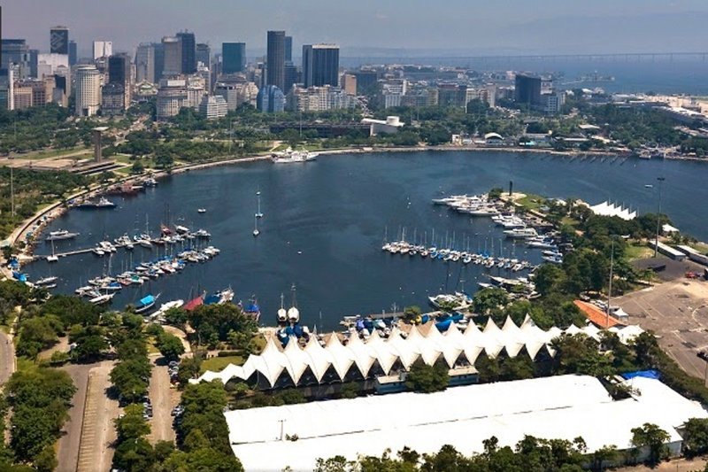 Rosną już emocje przed sportową rywalizację w Rio de Janeiro. Tymczasem sztorm uszkodził rampę, z której mieli startować żeglarze.