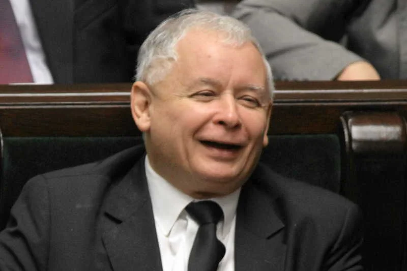 PiS znowu wygrywa w sondażu - tym razem zrobionym przez GfK Polonia. Z minimalną przewagą nad PO