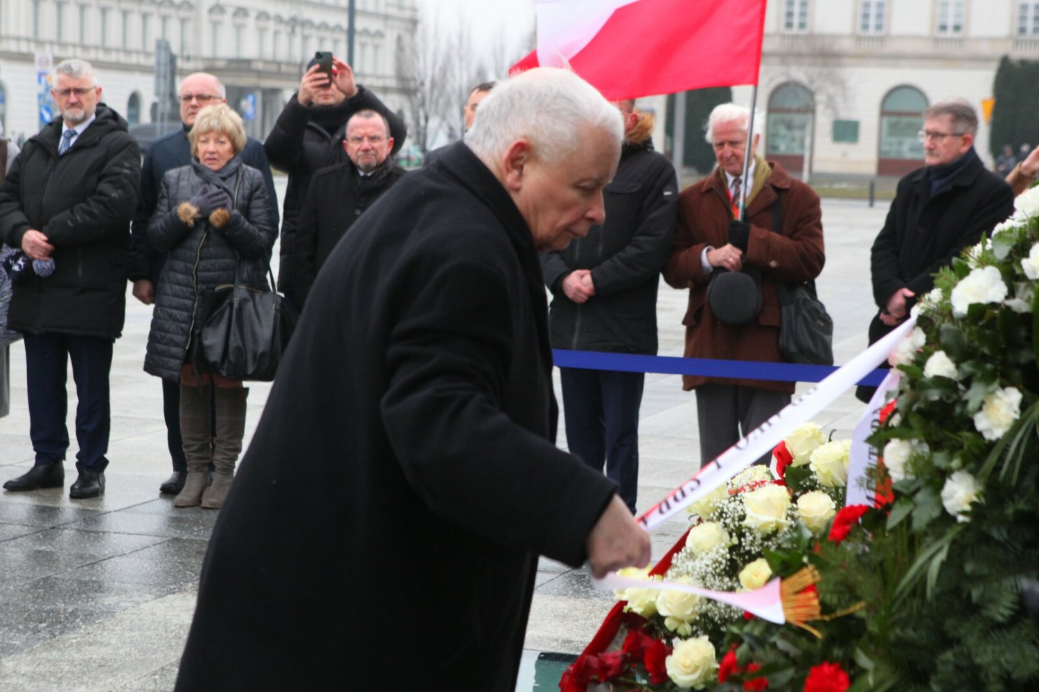 Prezes PiS podczas obchodów jednej z rocznic katastrofy pod Smoleńskiem.