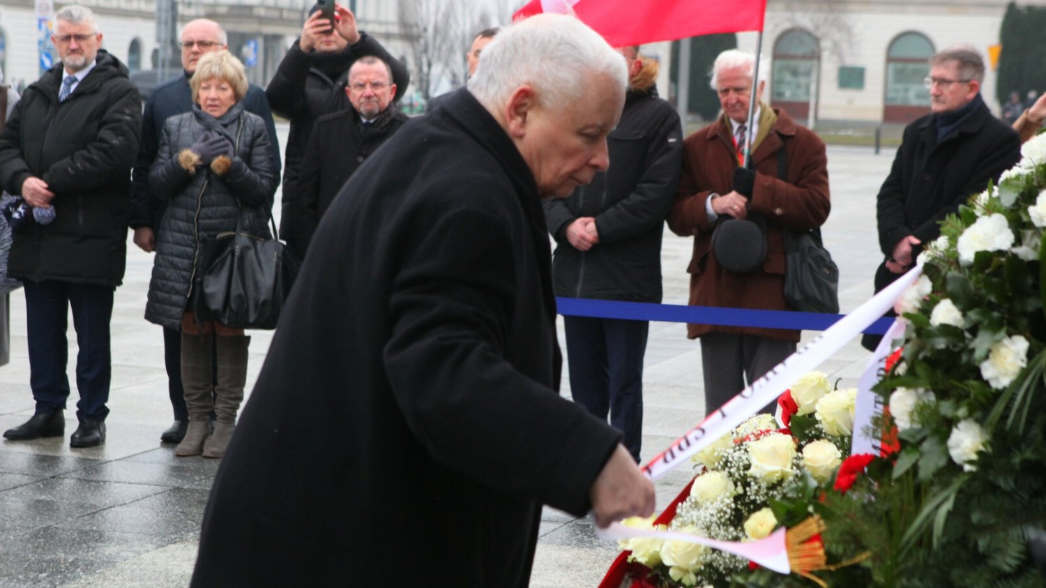 Prezes PiS podczas obchodów jednej z rocznic katastrofy pod Smoleńskiem.