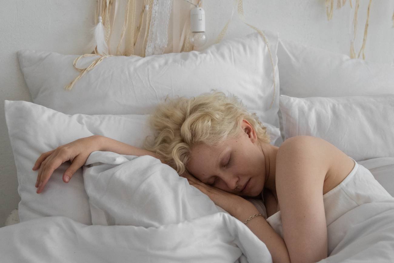 Sen o zębach czy sen o ciąży? Oto znaczenie 10 najważniejszych snów