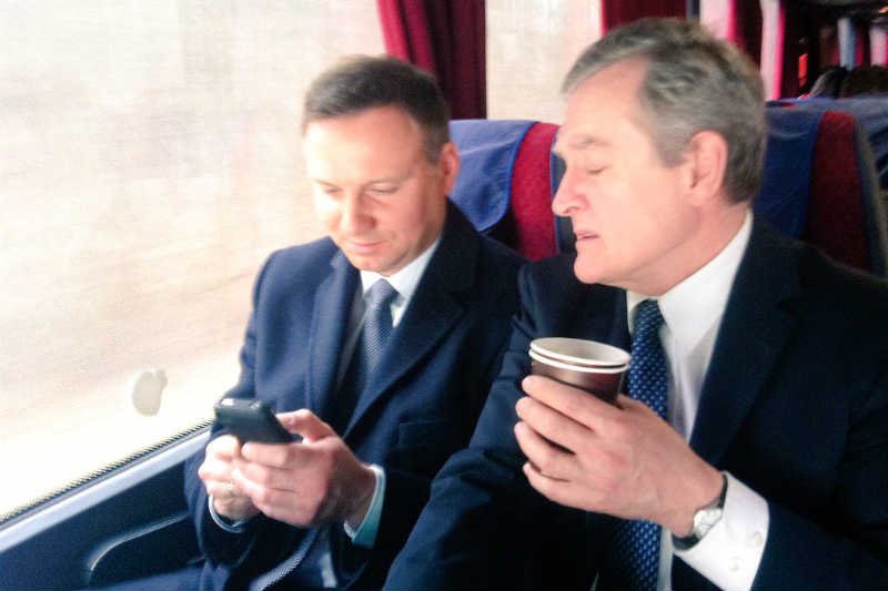 Armia internetowych trolli Andrzeja Dudy zalewa internet.