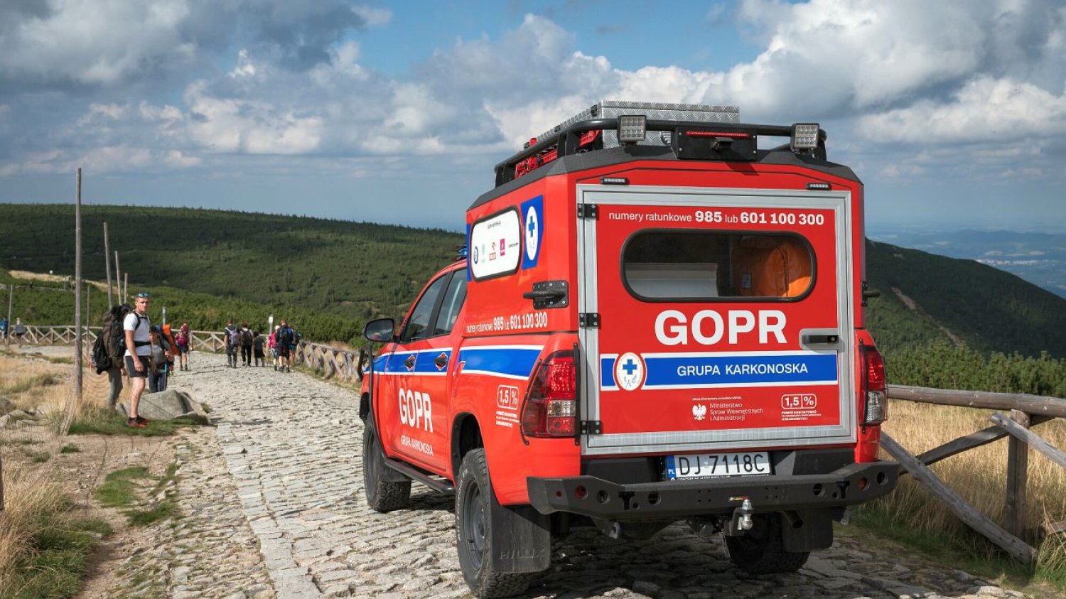 Obok grupy turystów w Górach Izerskich uderzył piorun. Są poszkodowani