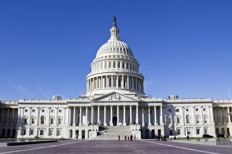 Przed [url=https://bitly.com/shorten/]Kapitolem[/url] w Waszyngtonie padły strzały