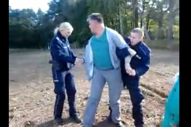 Interwencja policjantów z Bytowa stawia pod znakiem zapytania przygotowanie mundurowych do służby.