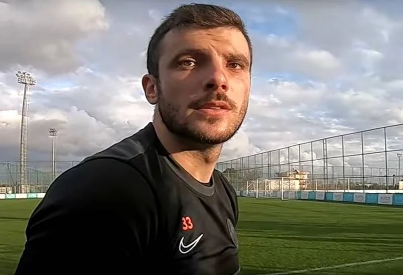 Crnomarković zimą został wypożyczony z Lecha do Zagłębia. Crnomarković złamał nogę Pyrdołowi. Wisła Płock chce surowej kary.