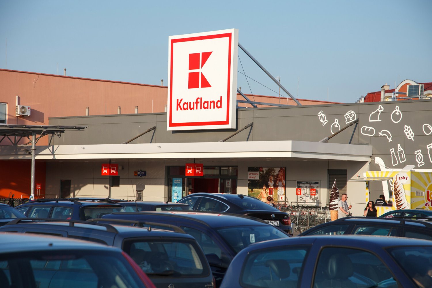 Jolanta Żołnierczyk wygrywa z Kaufland. Sąd przywrócił kasjerkę do pracy.
