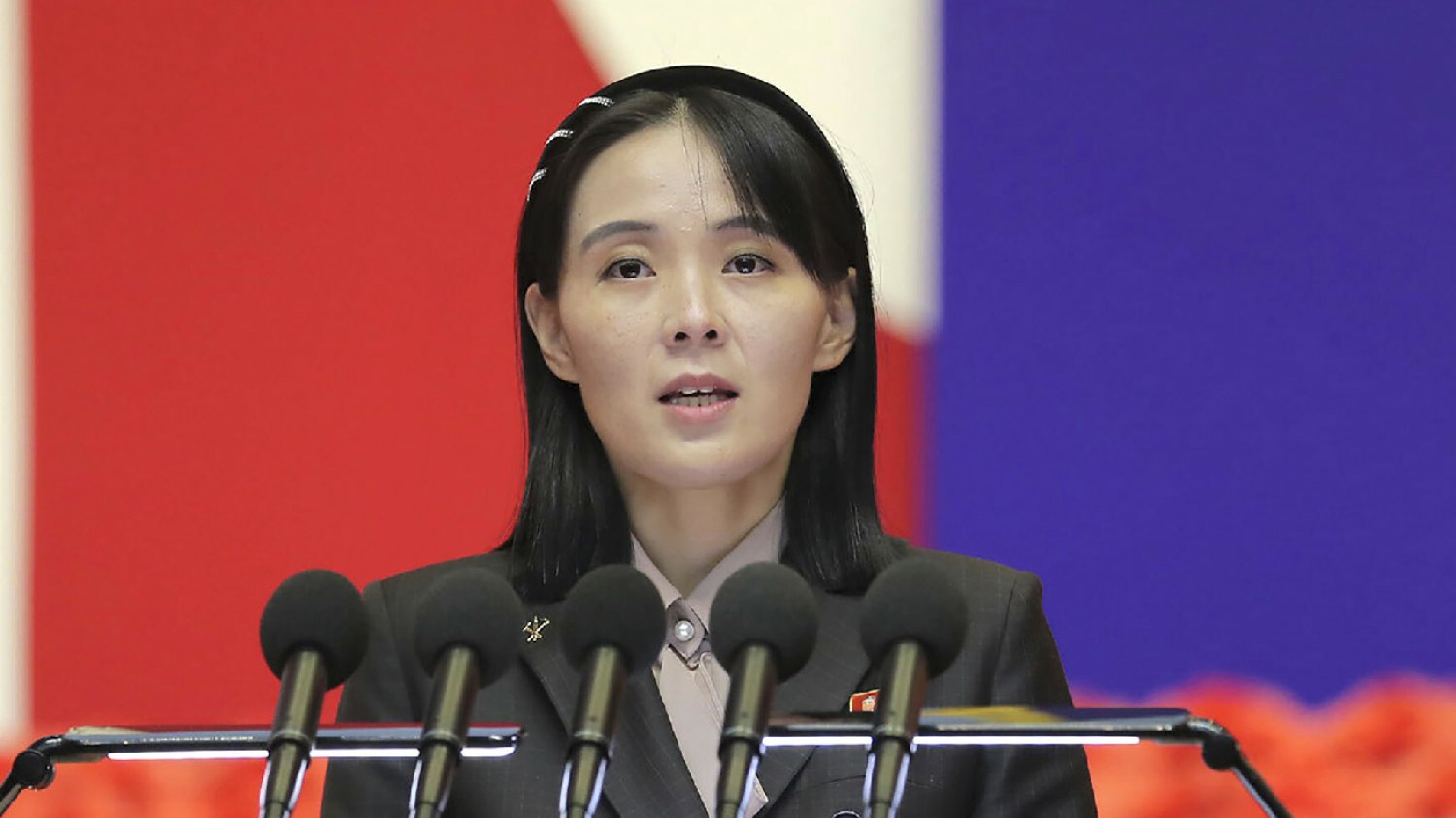 "Staniemy w tym samym okopie". Siotra Kim Dzong Una, Kim Jo Dzong grozi USA.