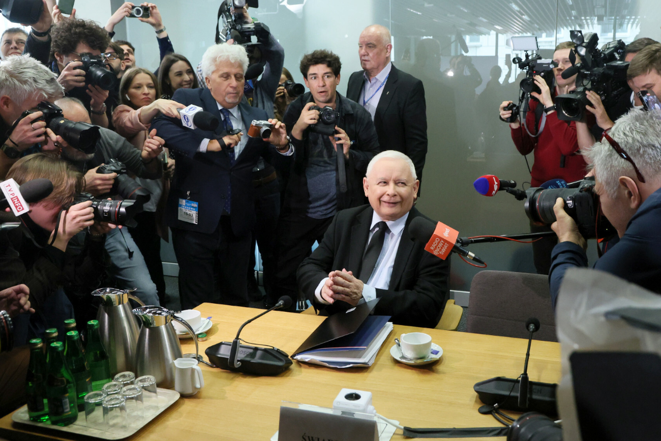 Jarosław Kaczyński zeznaje przed komisją. Gdzie oglądać przesłuchanie prezesa PiS?