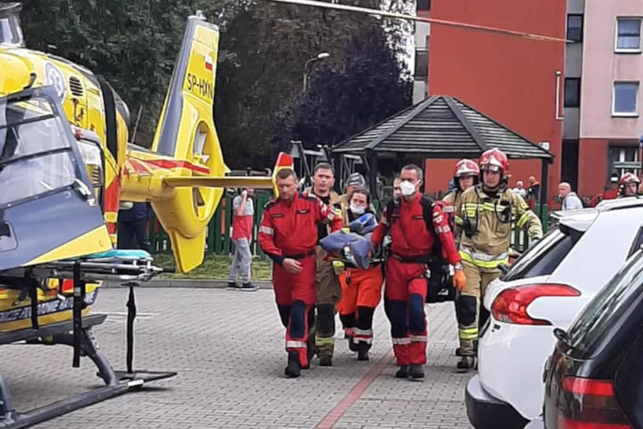 Wypadek w Siemianowicach. Śmigłowiec wylądował na jednym z osiedli