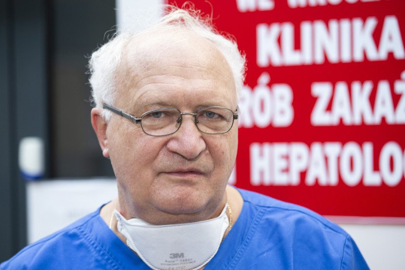 Profesor Krzysztof Simon z Wrocławia, stał się dla wielu Polaków autorytetem ws. pandemii.