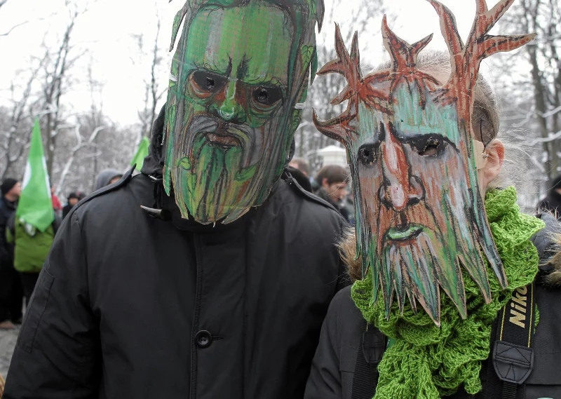 W Warszawie odbył się "marsz entów". Był to protest przeciwko wycince 400 tys. drzew w Puszczy Białowieskiej.