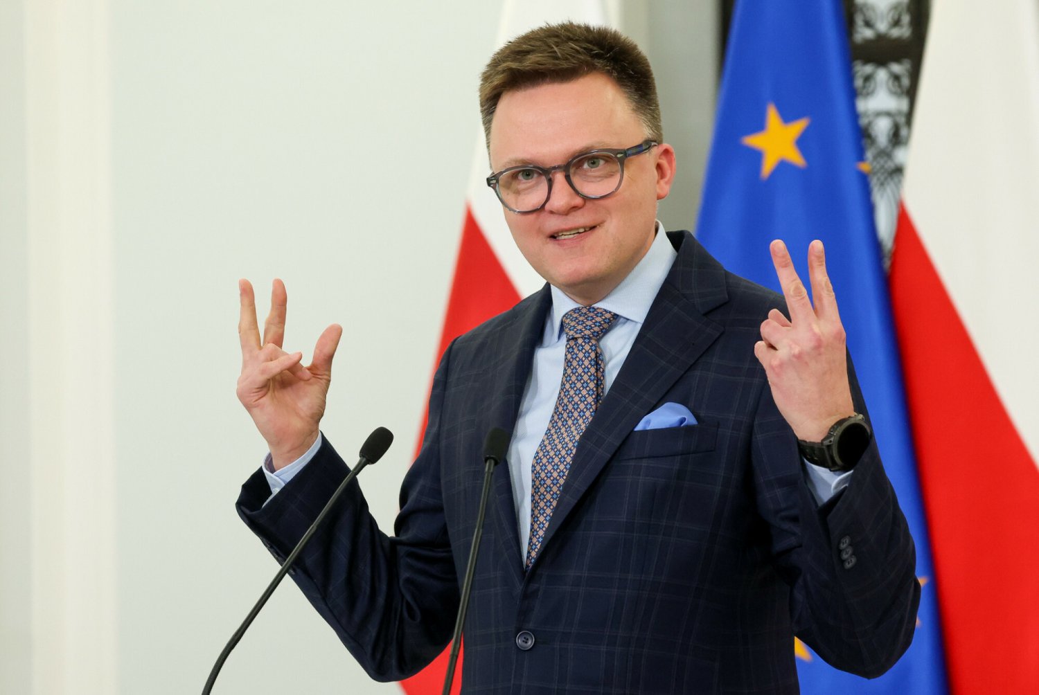 Szymon Hołownia pokonał Andrzeja Dudę. Polacy wydali brutalny osąd