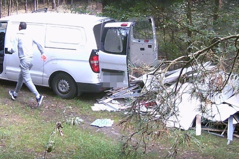 Film ze skandalicznej zachowania w lesie obiegł cały internet