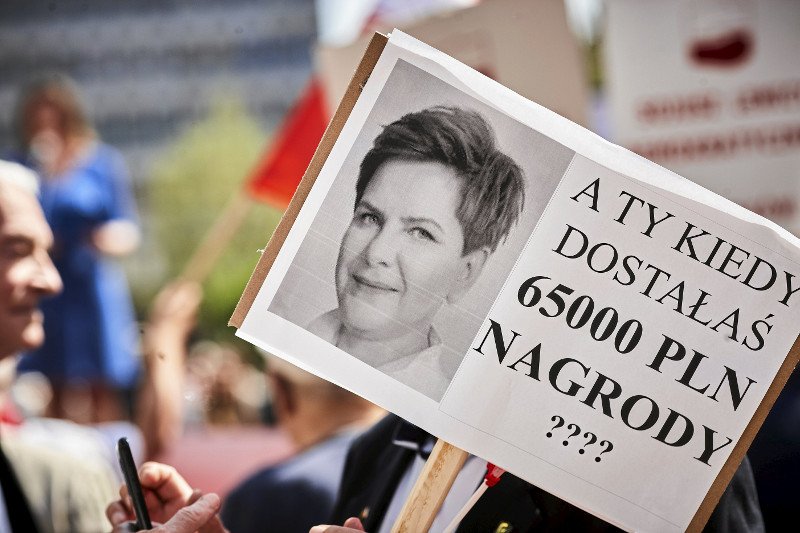 Jako premier, Beata Szydło korzystała z wojskowej CASY 77 razy. Wykorzystanie samolotu w dwie strony kosztuje ponad 34 tys. złotych.