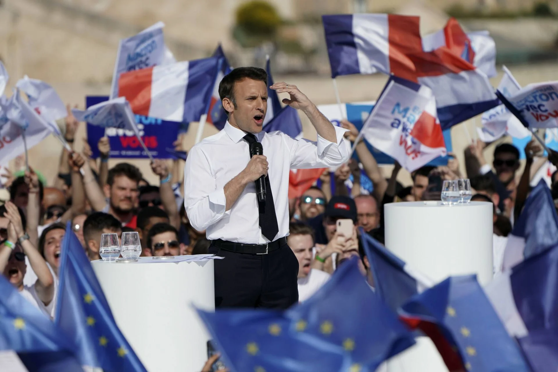 Z nowych sondaży wnika, że to Emmanuel Macron wygra wybory prezydenckie we Francji.