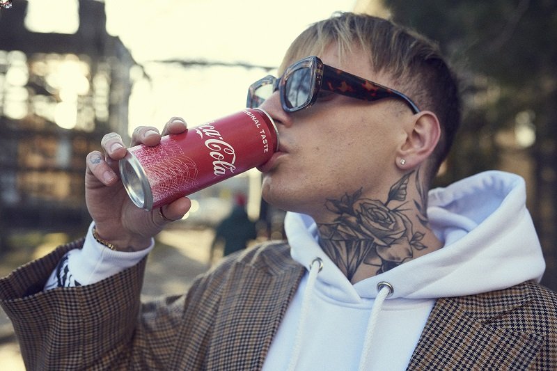 Coca-Cola zaprosiła do współpracy polską markę modową Local Heroes. Powstała kolekcja ubrań specjalnie dla indywidualistów.