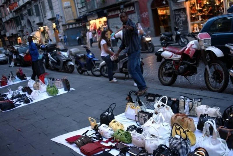Powrót z urlopu prosto do więzienia. Uważaj na zakupione podróbki