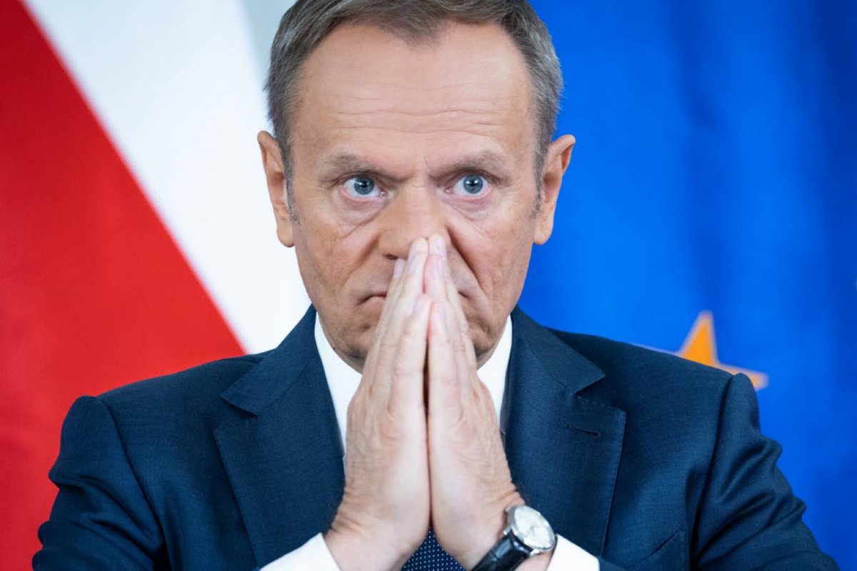 Tusk skomentował konflikt z kontrolerami lotów. PiS z für Deutschland