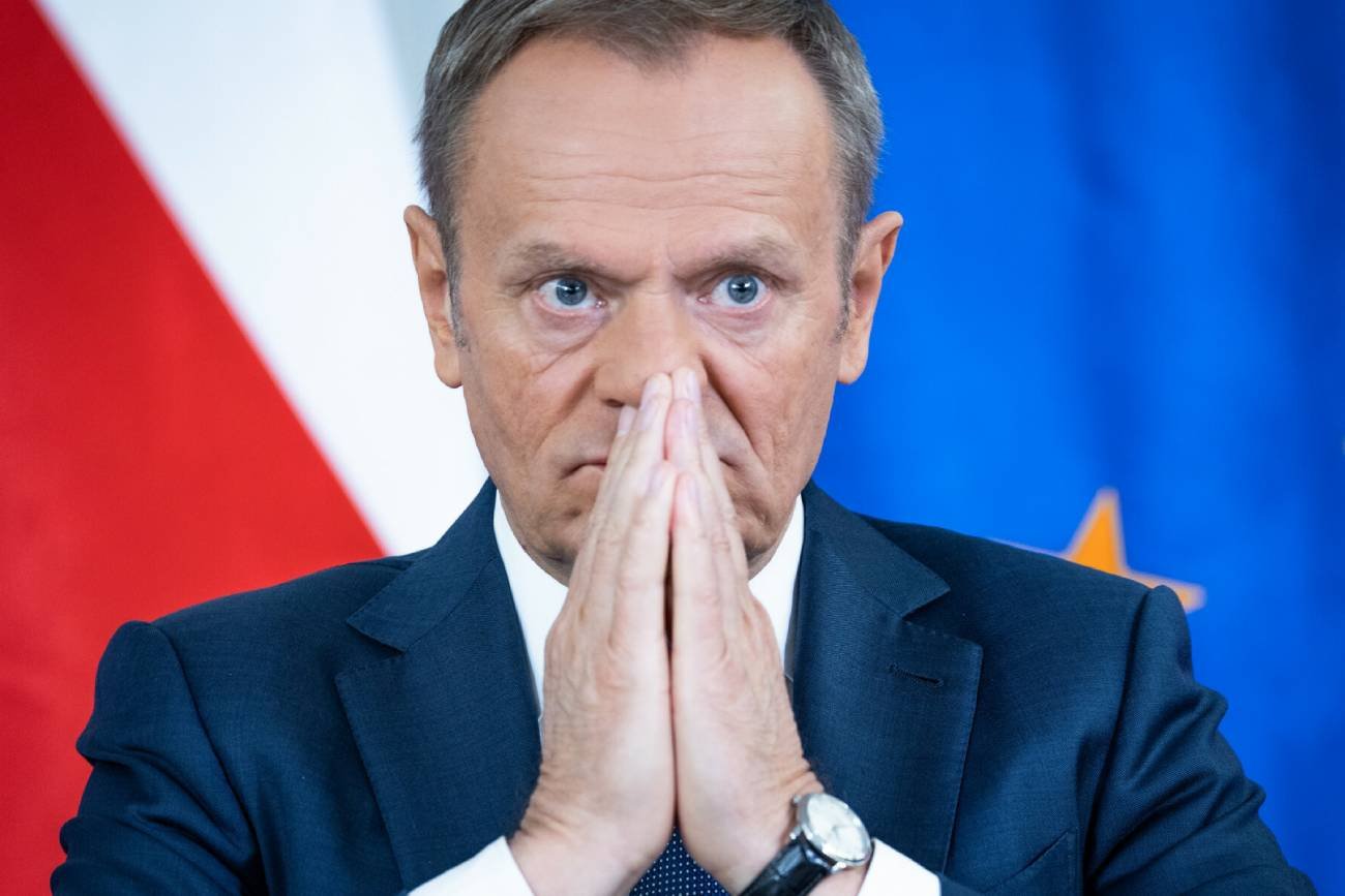 Tusk skomentował konflikt z kontrolerami lotów. PiS z für Deutschland"