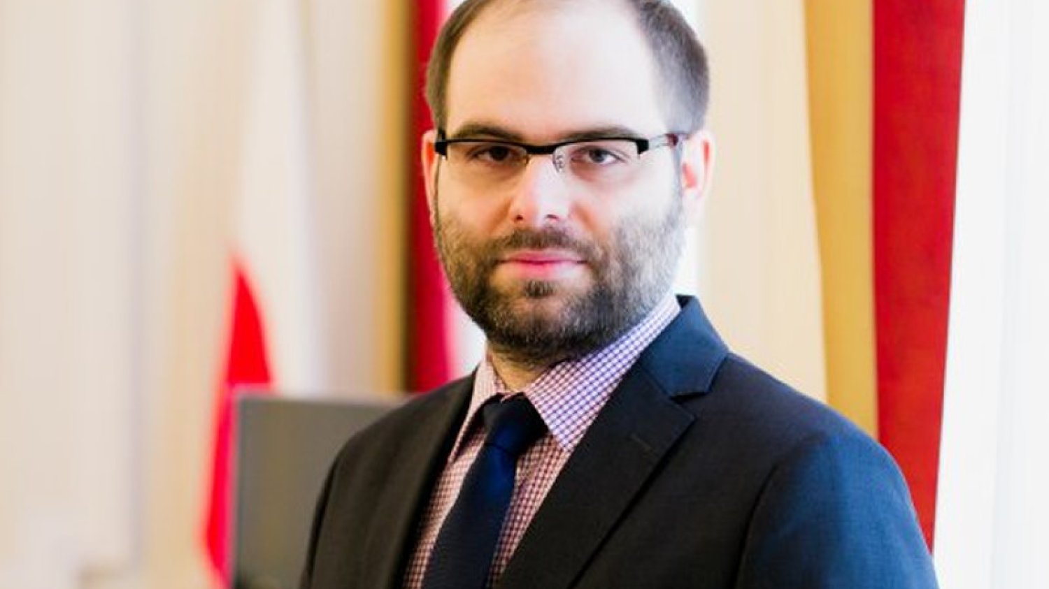 Wiceminister kultury Paweł Lewandowski będzie za chwilę w centrum uwagi mediów