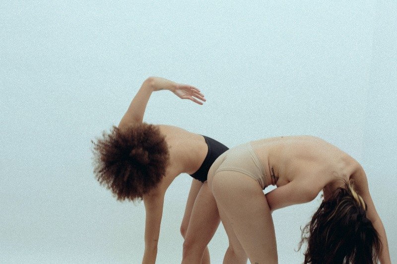 Majtki stworzone przez Element Żeński pasują kobietom wielu kształtów i rozmiarów.