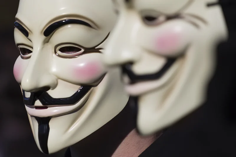 Zagorzały katolik [url=http://tinyurl.com/pzvoy4t]Guy Fawkes [/url] stał się symbolem walki z władzą