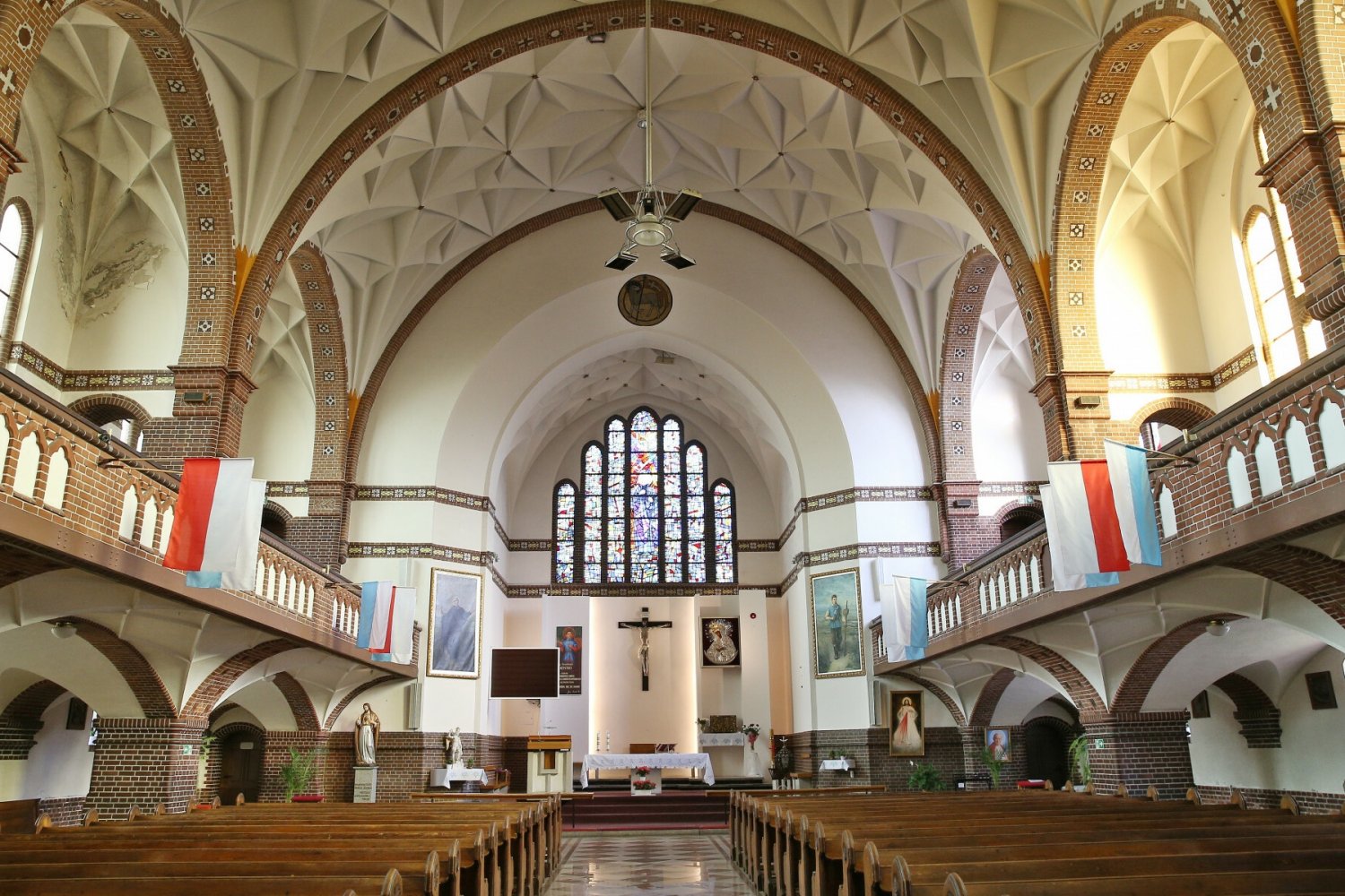 Coraz mniej Polaków chodzi do Kościoła.