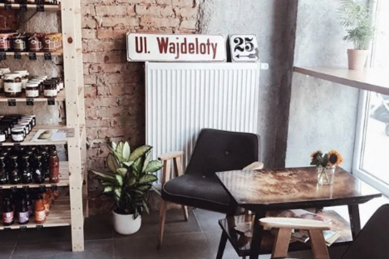 Jedna z knajpek na ulicy Wajdeloty