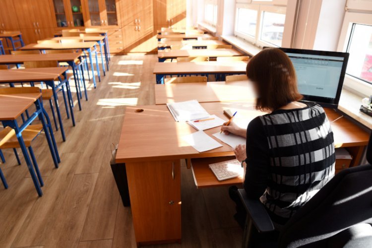 Nauczyciele są wdzięczni za pomoc od rządu, ale podkreślają, że jej wysokość jest niewystarczająca.