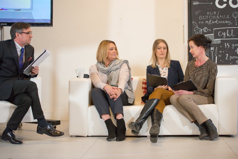 Polska słynie z produkcji drobiu, jednak nie wszyscy z nas są do niego przekonani. Aktorka Małgorzata Ostrowska-Królikowska (pierwsza z lewej) i lekarz weterynarii Aleksandra Porada (pierwsza z prawej) zapewniają, że nie mamy czego się bać