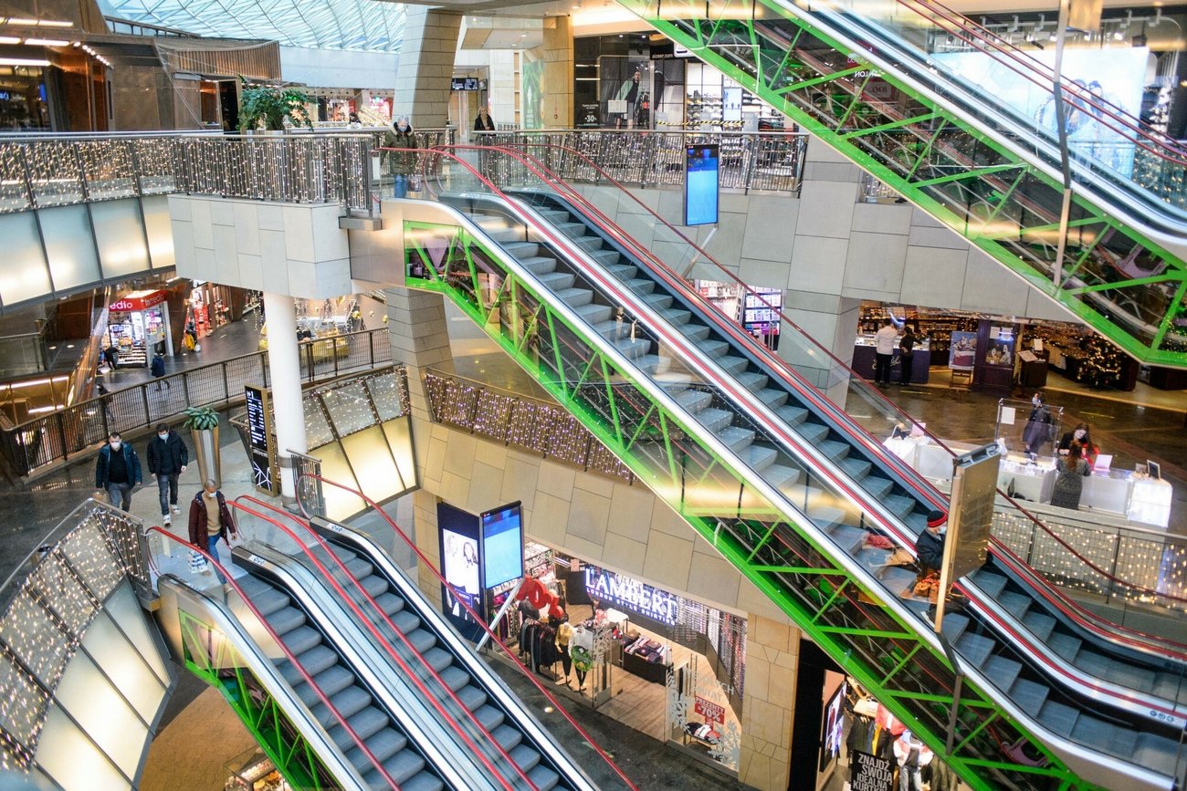 Warszawa. W wypadku w Złotych Tarasach zginął 40-letni mężczyzna.