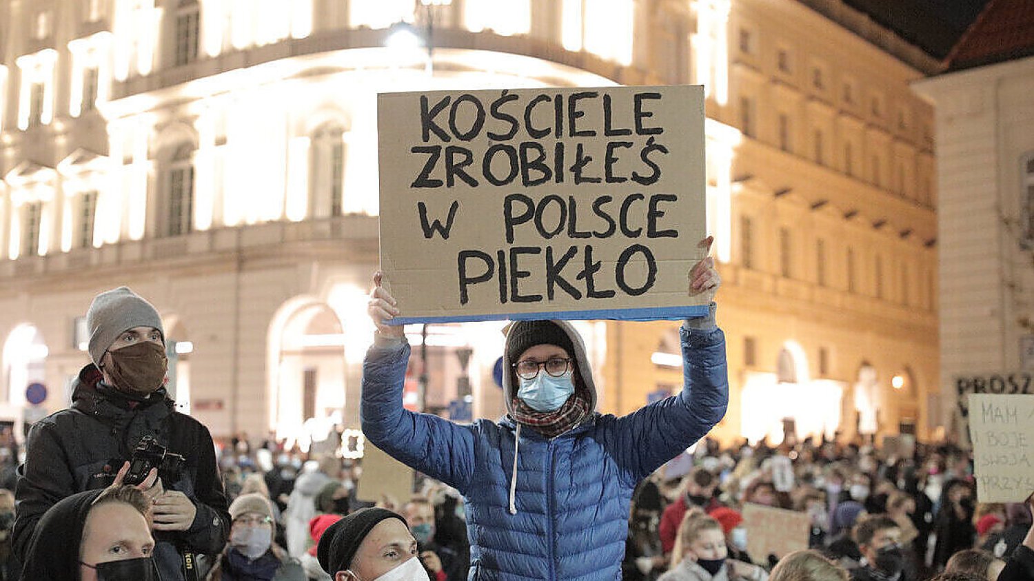 Apostazja  — co to? Jak dokonać wystąpienia z Kościoła? [PROCEDURA, WZORY]