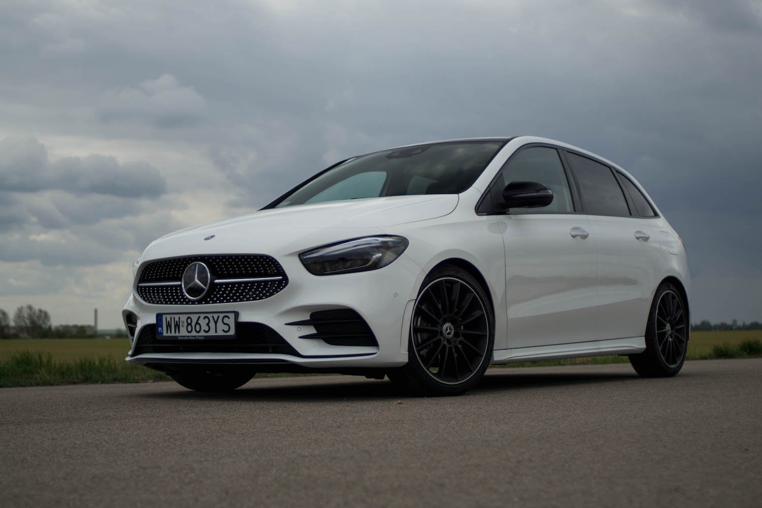Mercedes Klasy B do niedawna był brzydkim kaczątkiem, ale przeszedł rewolucję. Model B 220 4MATIC to najlepszy dowód na udaną zmianę.