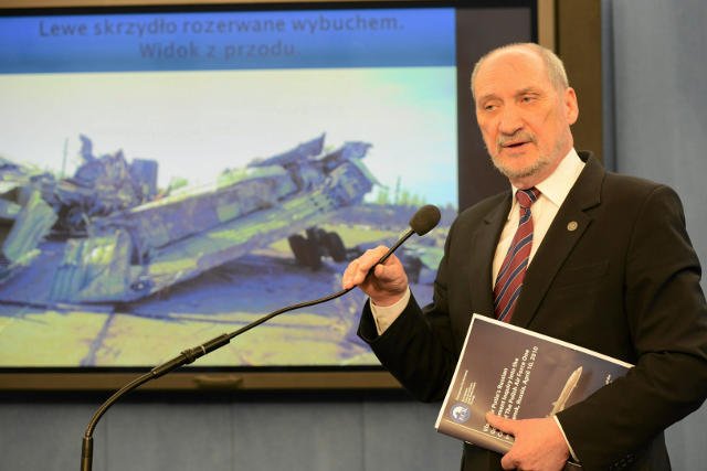 Antoni Macierewicz przypomniał o Smoleńsku podczas konwencji PiS