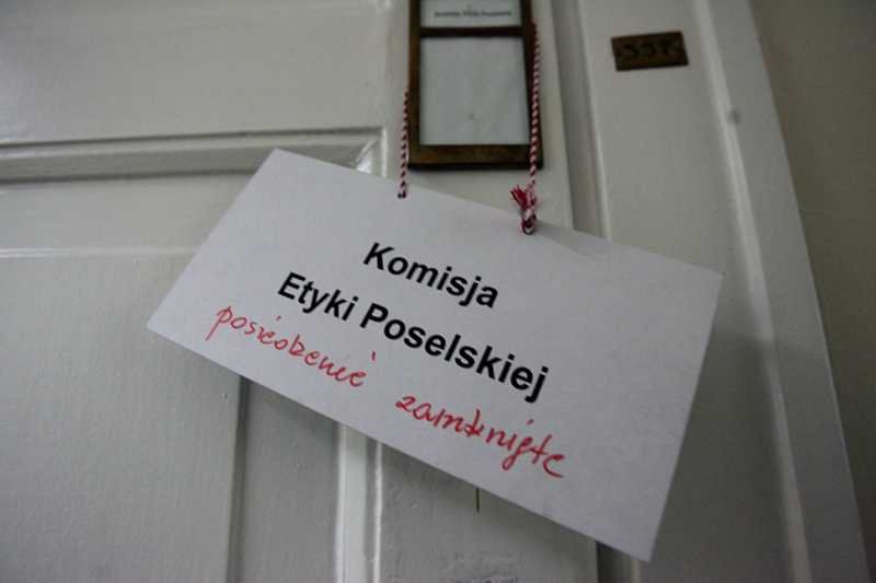 Komisja Etyki Poselskiej może nakładać na parlamentarzystów upomnienia, nagany i kary finansowe. Nie cieszy się jednak autorytetem. Chce to zmienić prof. Jan Hartman.