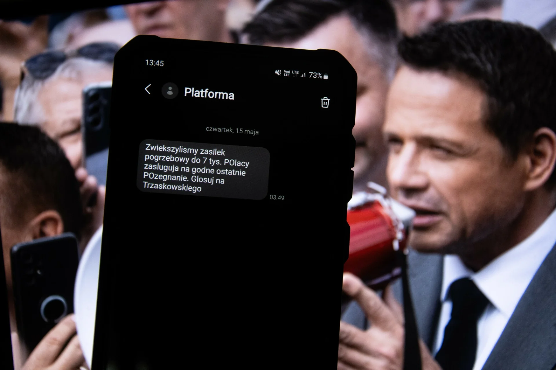 Te SMS-y od Trzaskowskiego są fałszywe. Jego sztab zawiadomił prokuraturę