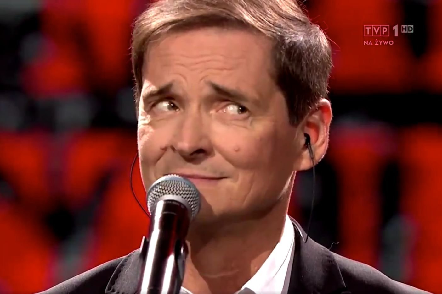 Niespodzianką na tegorocznym festiwalu w Opolu był występ komentatora sportowego Przemysława Babiarza