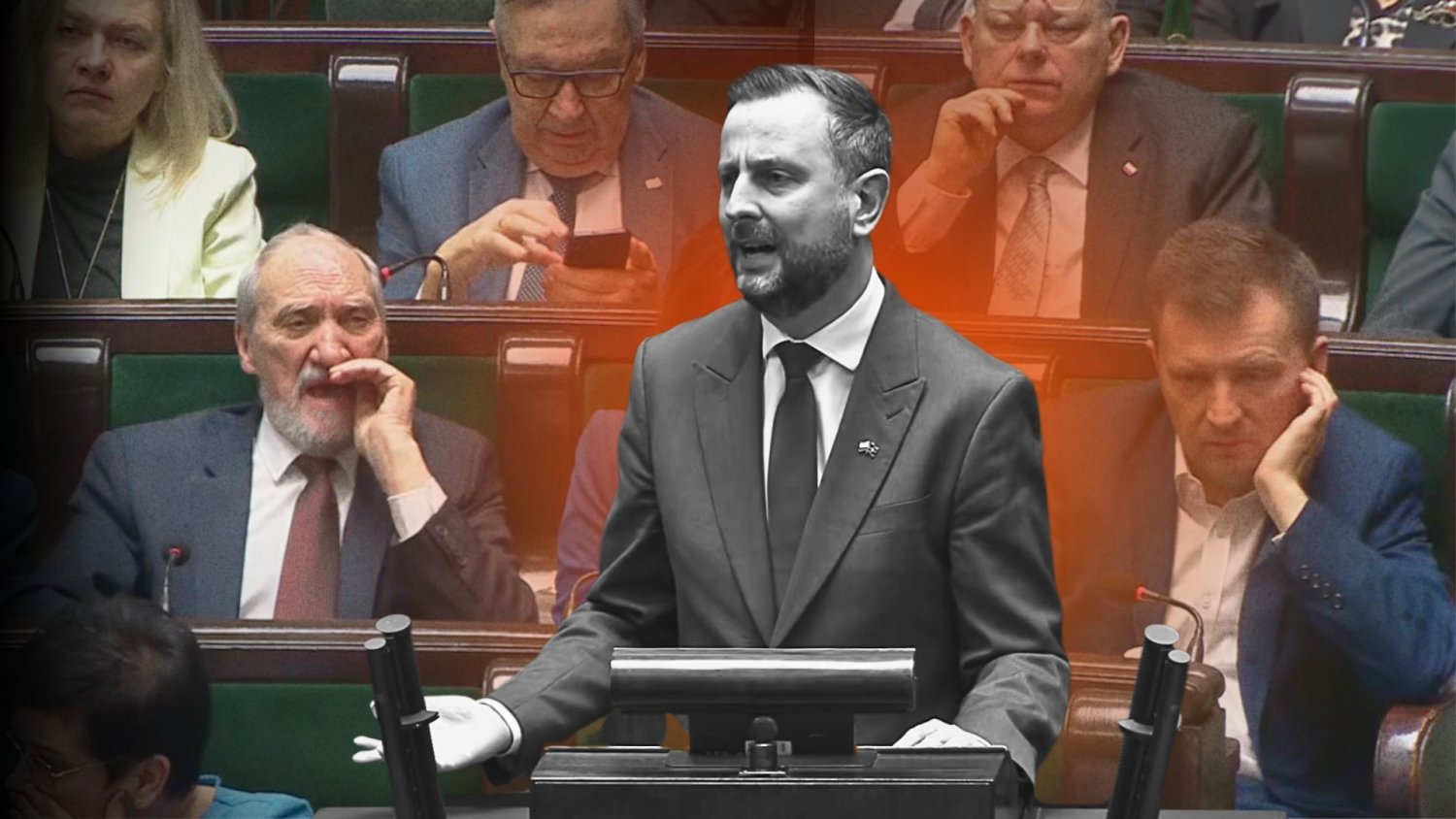 Kosiniak-Kamysz bez znieczulenia i okrzyki Macierewicza. Tak przyjmowali SAFE