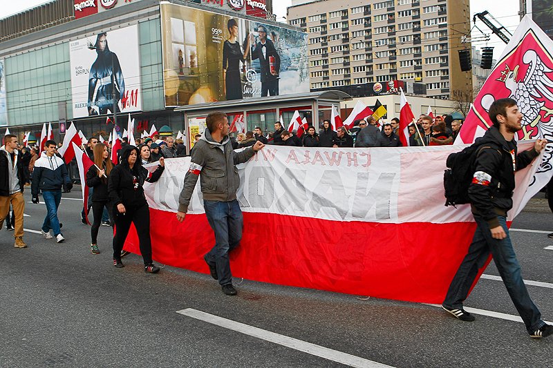 Narodowcy rozpoczęli "Marsz Niepodległości" w Warszawie.