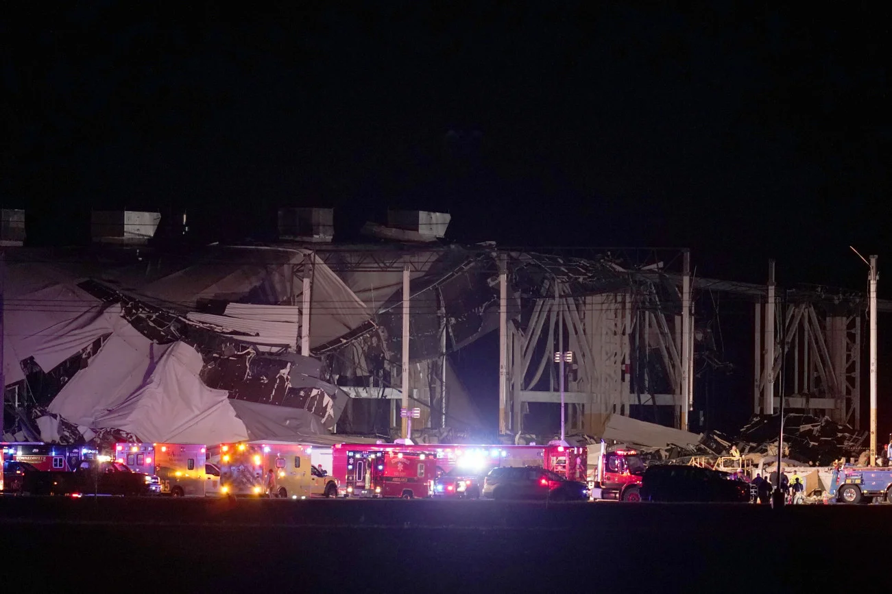 USA. Tragiczne skutki tornada. Ofiary zawalonego dachu Edwardsville.