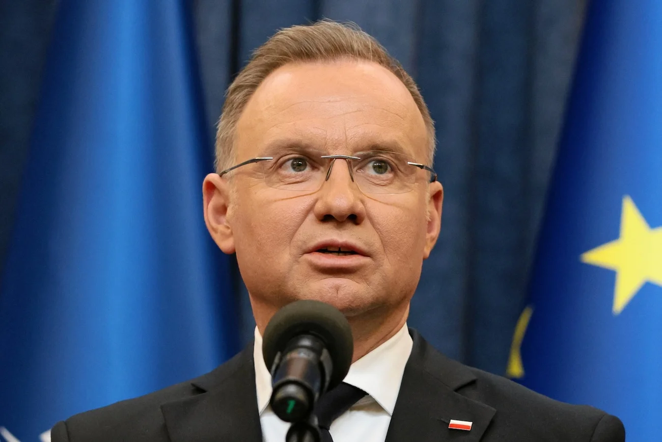 Duda tłumaczy się z ostrego wpisu o wyborach. "To brzmi trochę jak żart" Andrzej Duda i wpis o wyborach. Tak tłumaczy się z ostrych słów
