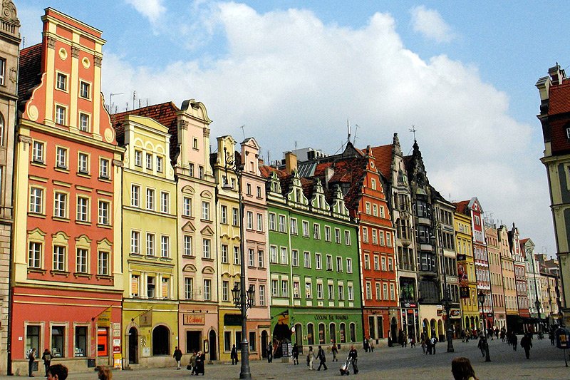 "Witaminka" zniknie z charakterystycznej zielonej kamienicy pod adresem Rynek 52 we Wrocławiu.