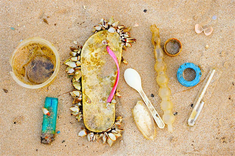 Organizacja Ocean Conservancy twierdzi, że na plażach można znaleźć naprawdę zaskakujące śmieci.
