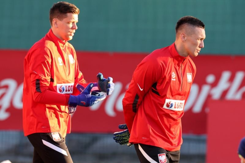 Łukasz Skorupski (po prawej) jest chory na koronawirusa i nie będzie brał udziału w zgrupowaniu kadry