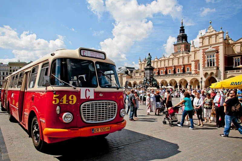 "Makietą dla turystów otoczoną slumsami" - nazywa Kraków artysta Sławomir Shuty w najnowszym wywiadzie dla "Krytyki Politycznej".