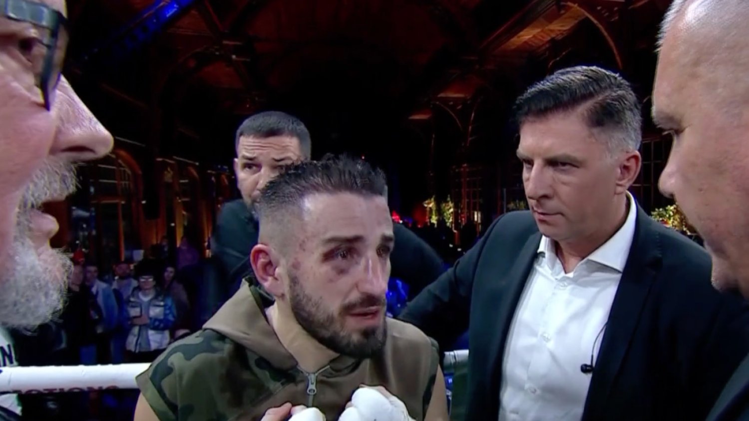 Łotysz Artjoms Ramlavs podczas sporego zamieszania właśnie dowiedział się, że jednak przegrał swoją walkę.