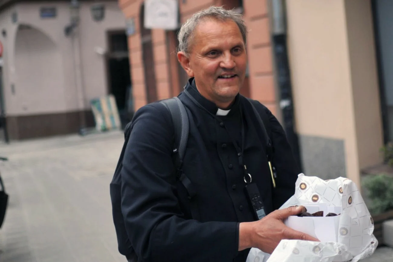 Nazwał policjantkę ladacznicą, inną wyzwał od przestępcy. Sąd nie był dla byłego księdza zbyt surowy.