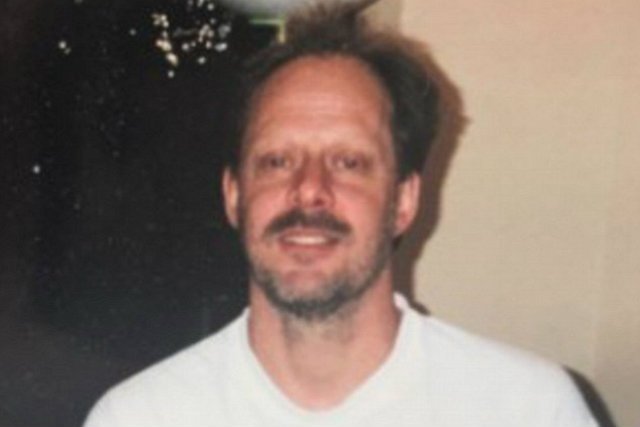 Stephen Paddock, sprawca największej masakry w historii USA, prawdopodobnie planował tez kolejne, informuje policja w Chicago.